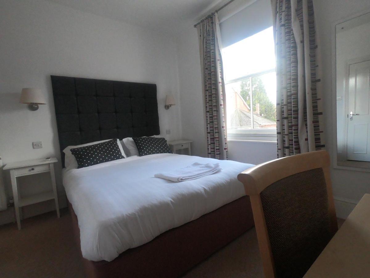 The George Hotel Henfield Luaran gambar