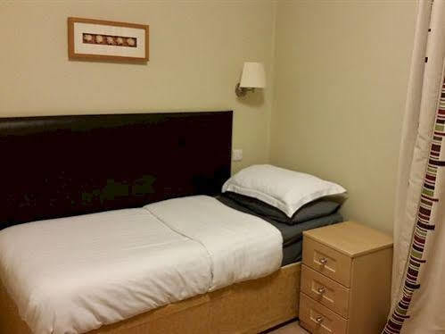 The George Hotel Henfield Luaran gambar